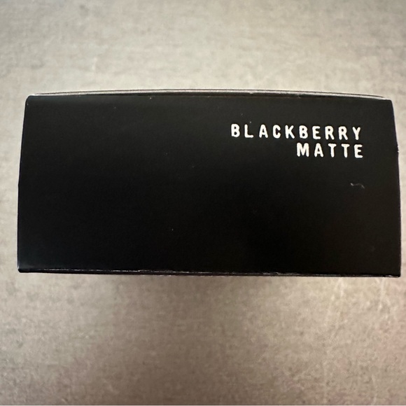 NWOT MAC BLACKBERRY Matte Eyeshadow - Picture 2 of 3